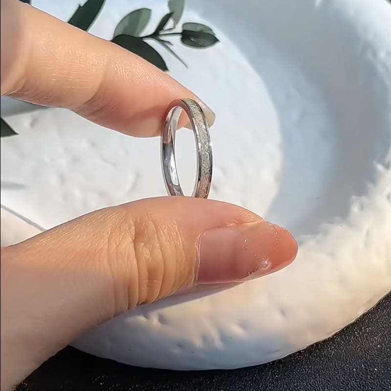 星砂槽嵌紀念戒指佩戴或陳列效果